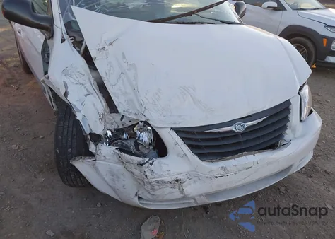 2006 Chrysler Town & Country z USA, uszkodzony, nr VIN 1A4GP45R66B748851